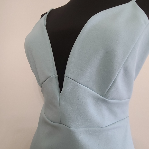 Jacaranda V cut bodycon dress - Picture 3 of 7